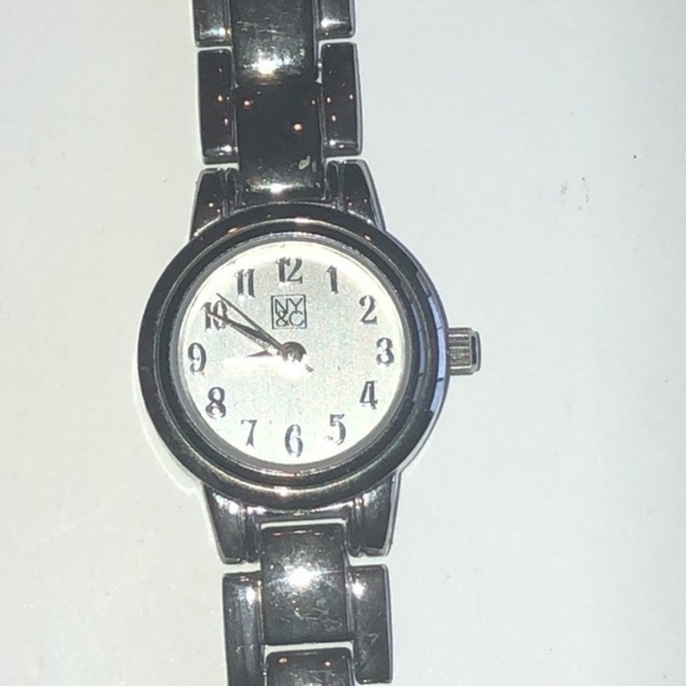 NY & Co. Silver Tone Band Watch Wristwatch NEW BATTERY